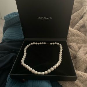 Stunning pearl necklace